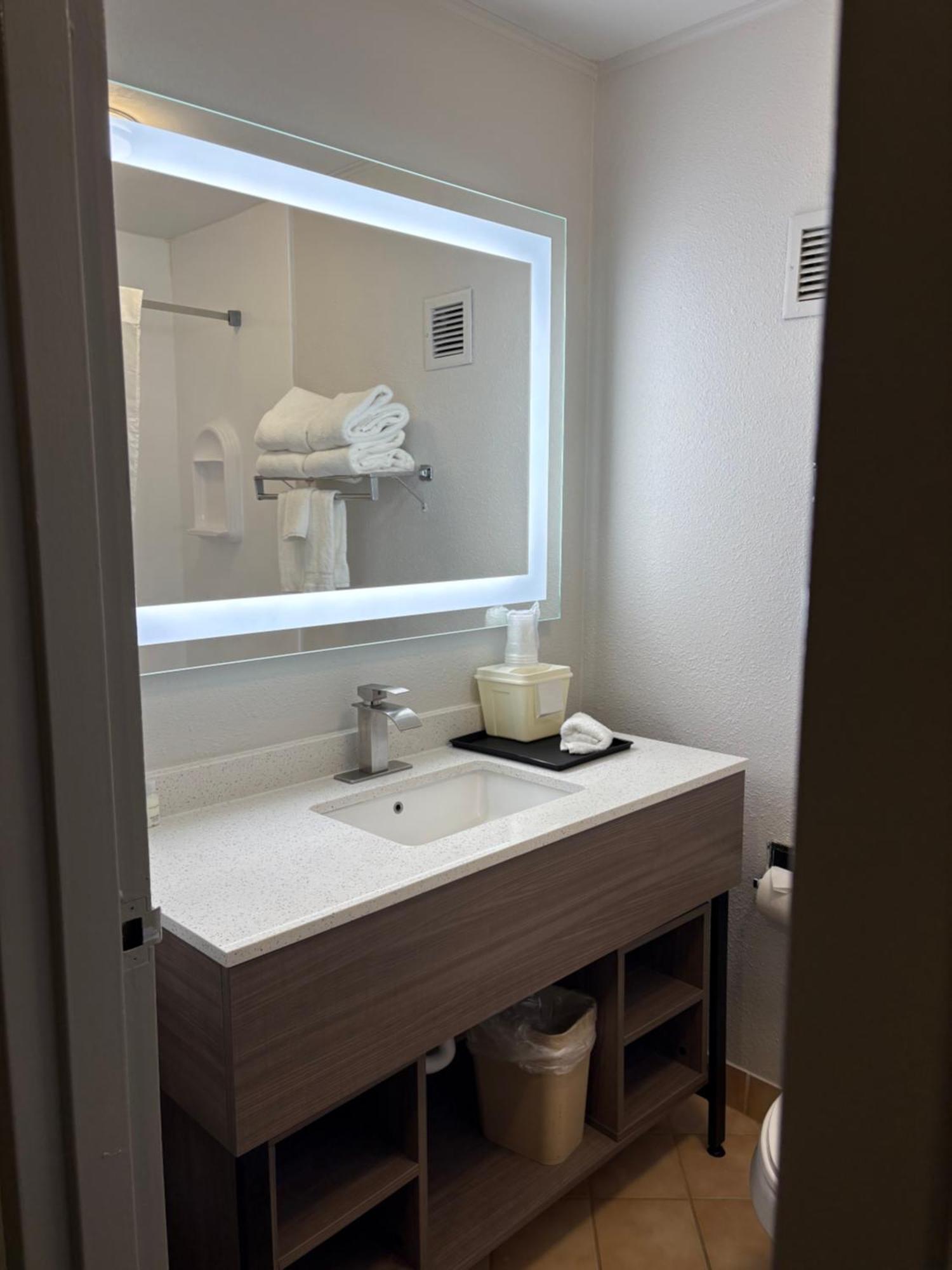 Clarion Inn & Suites And Convention Center Kearney Eksteriør bilde