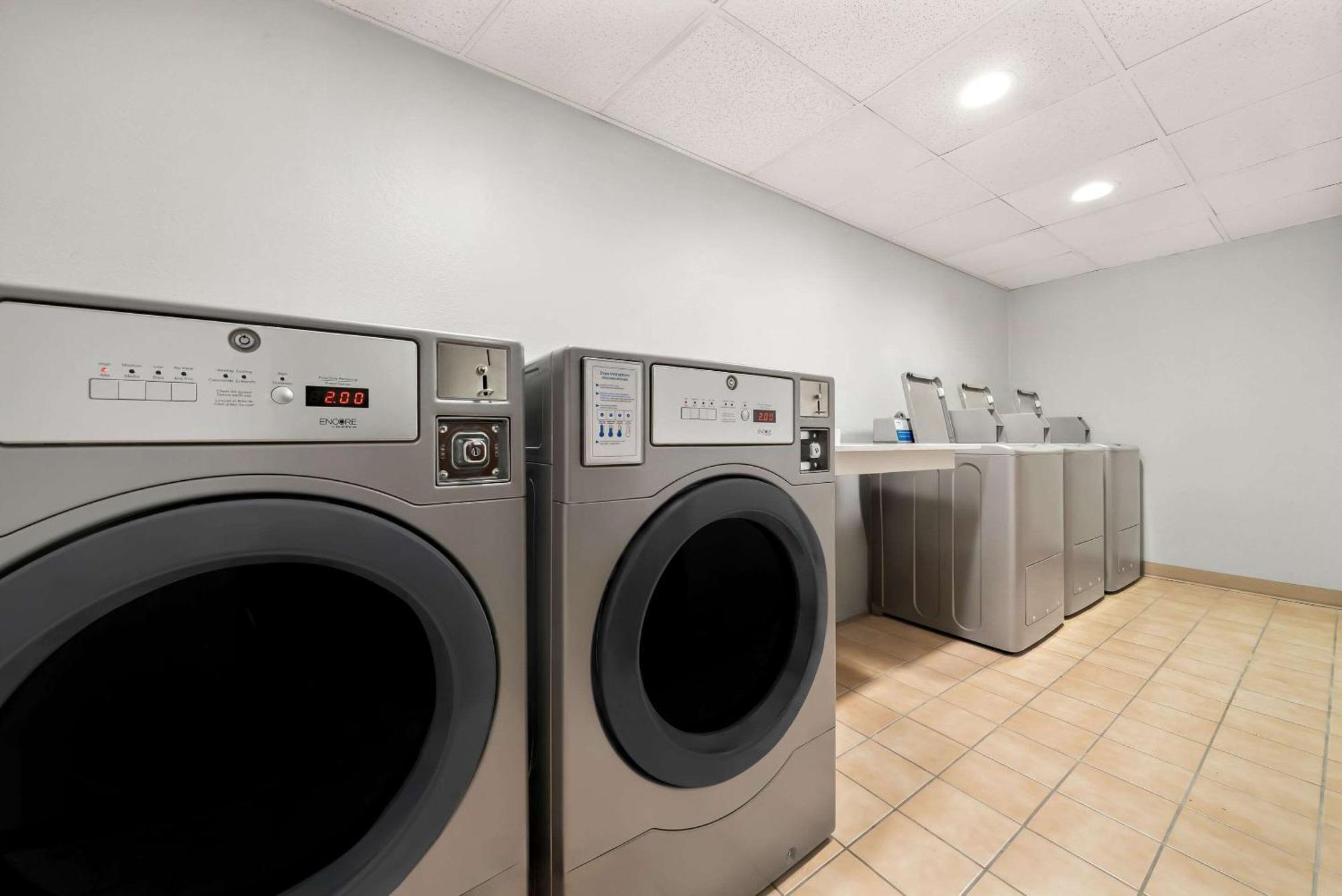 Clarion Inn & Suites And Convention Center Kearney Eksteriør bilde