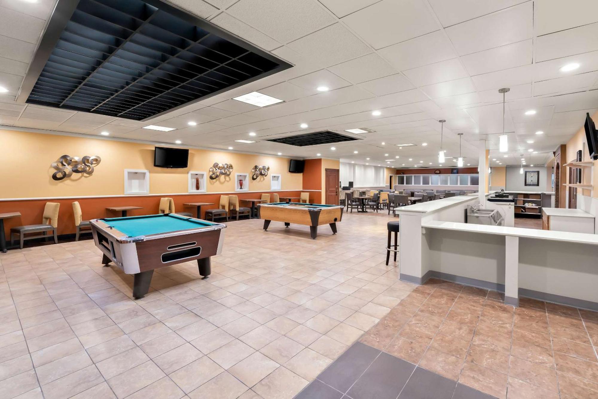Clarion Inn & Suites And Convention Center Kearney Eksteriør bilde