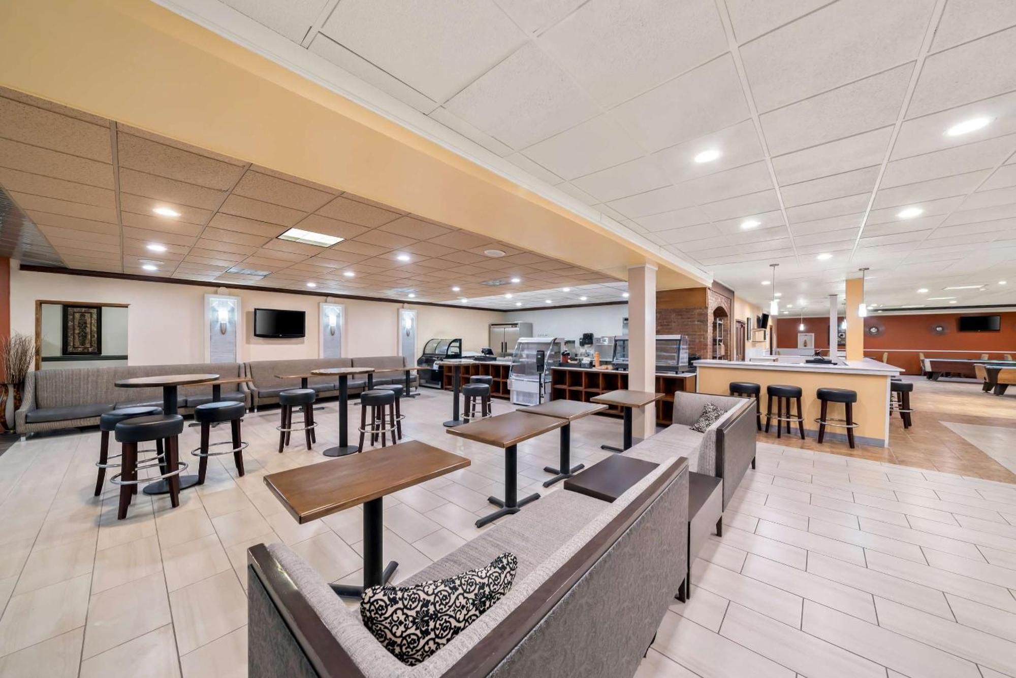 Clarion Inn & Suites And Convention Center Kearney Eksteriør bilde