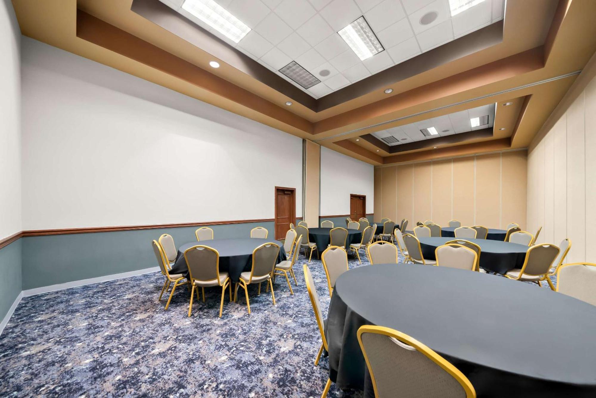 Clarion Inn & Suites And Convention Center Kearney Eksteriør bilde