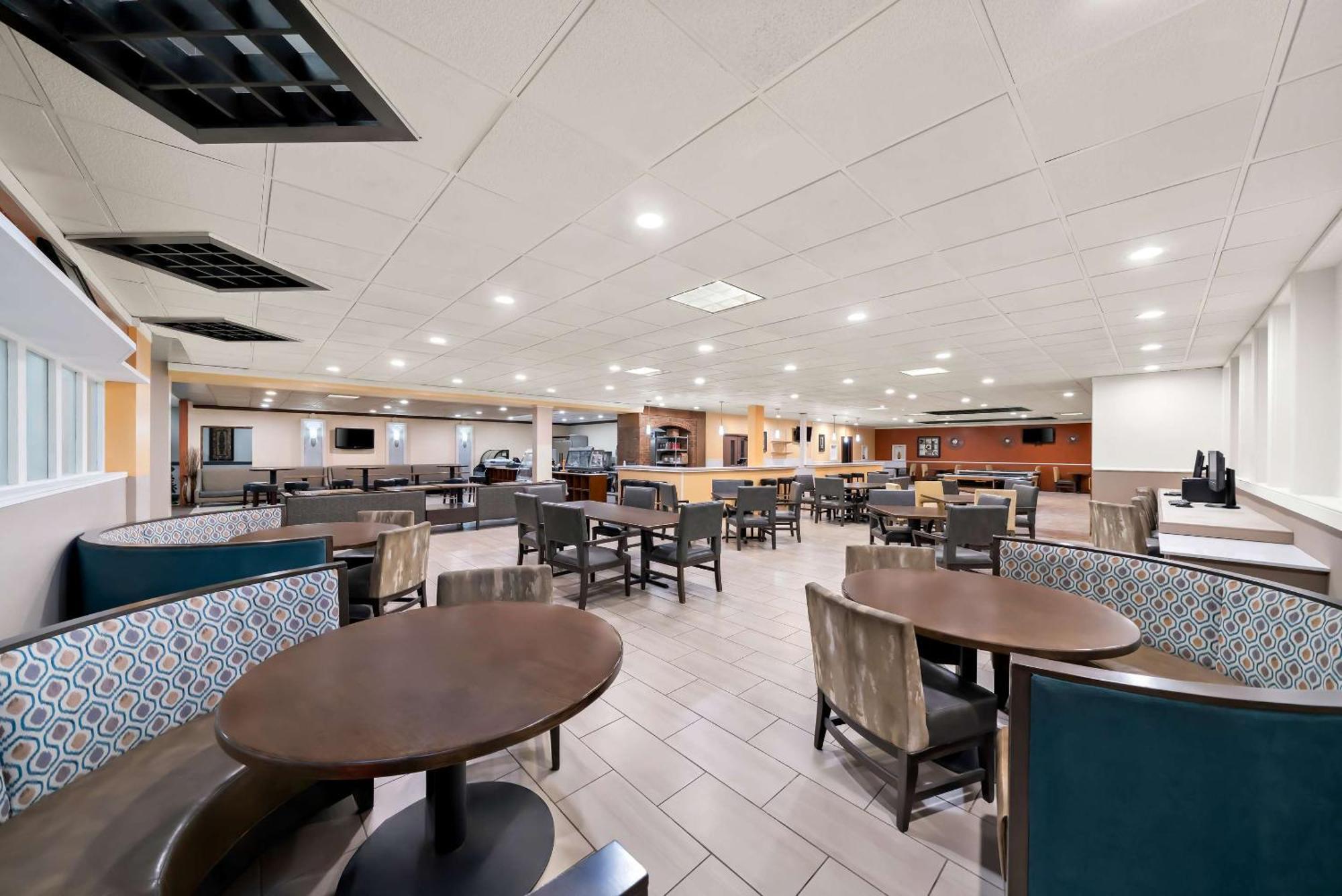 Clarion Inn & Suites And Convention Center Kearney Eksteriør bilde