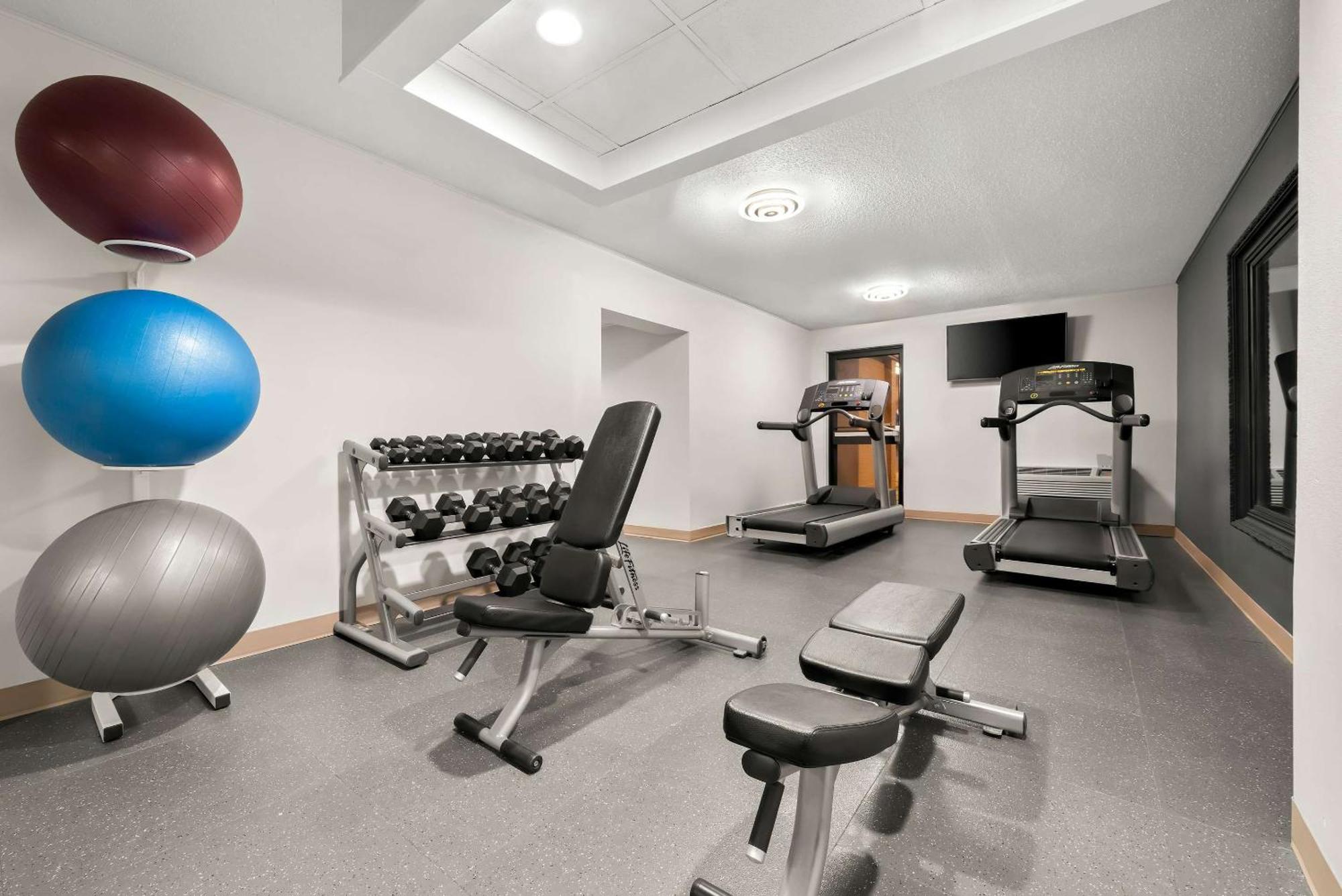 Clarion Inn & Suites And Convention Center Kearney Eksteriør bilde