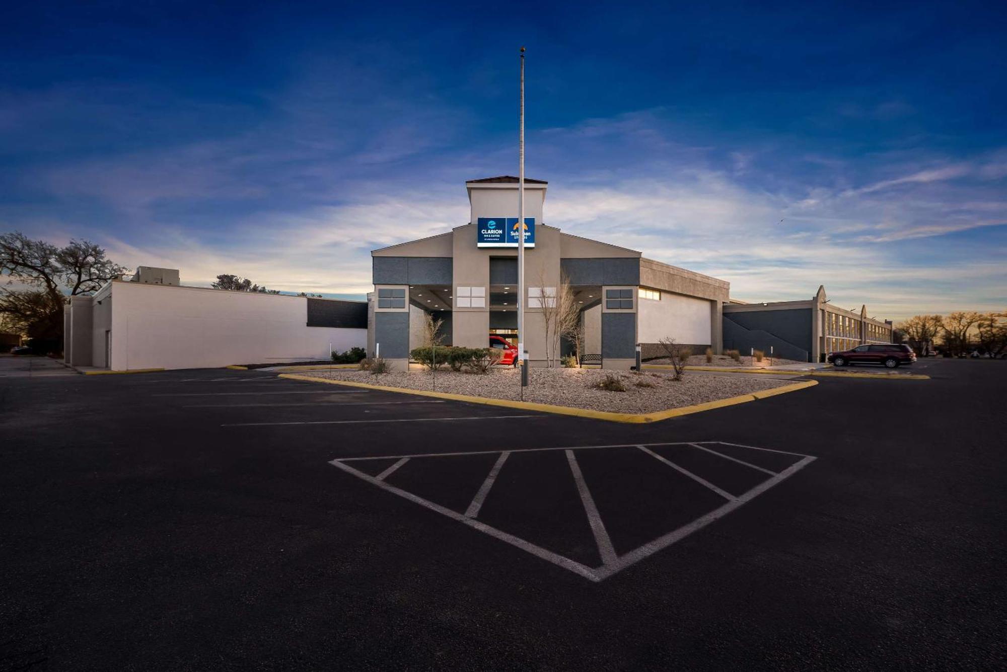 Clarion Inn & Suites And Convention Center Kearney Eksteriør bilde