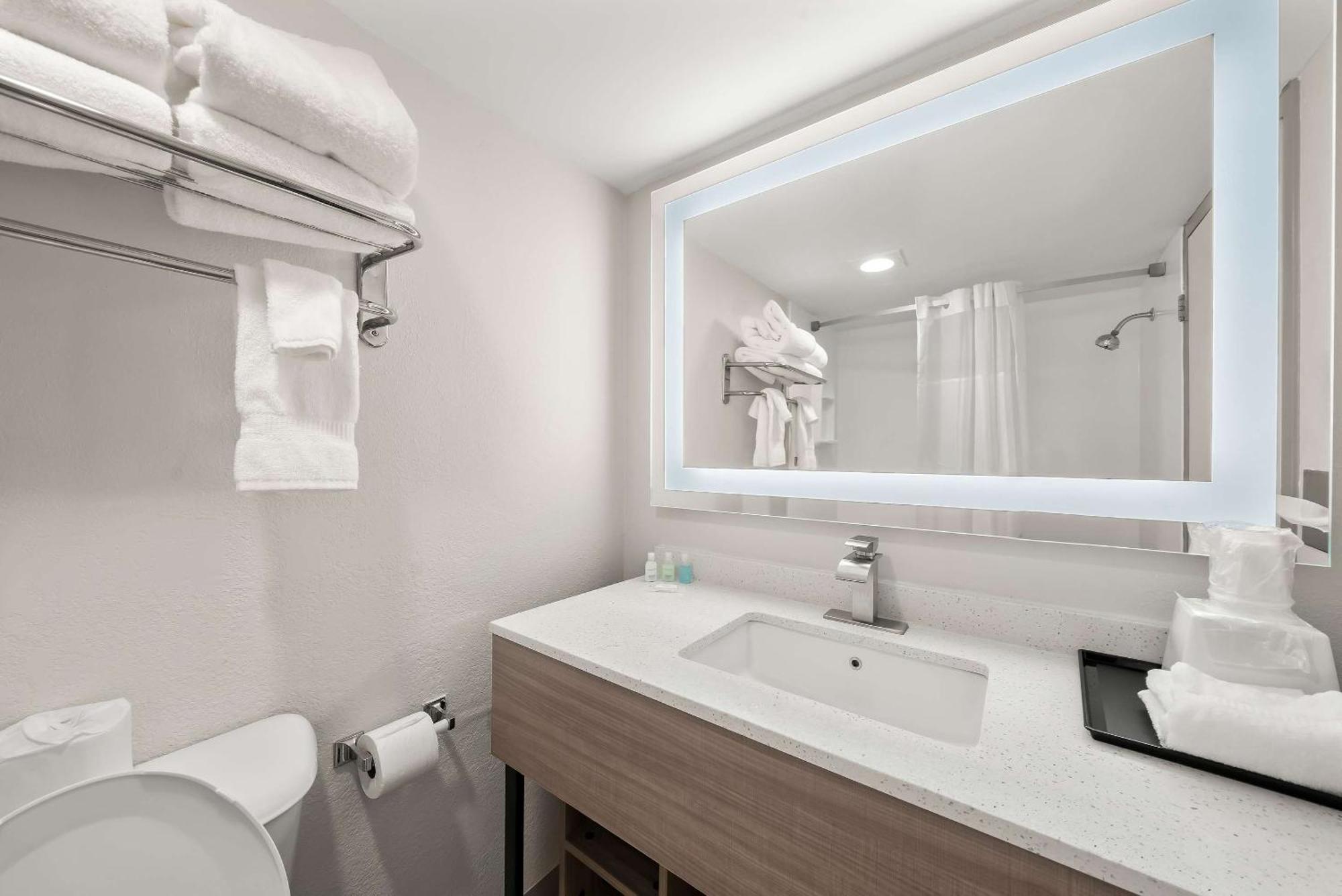 Clarion Inn & Suites And Convention Center Kearney Eksteriør bilde