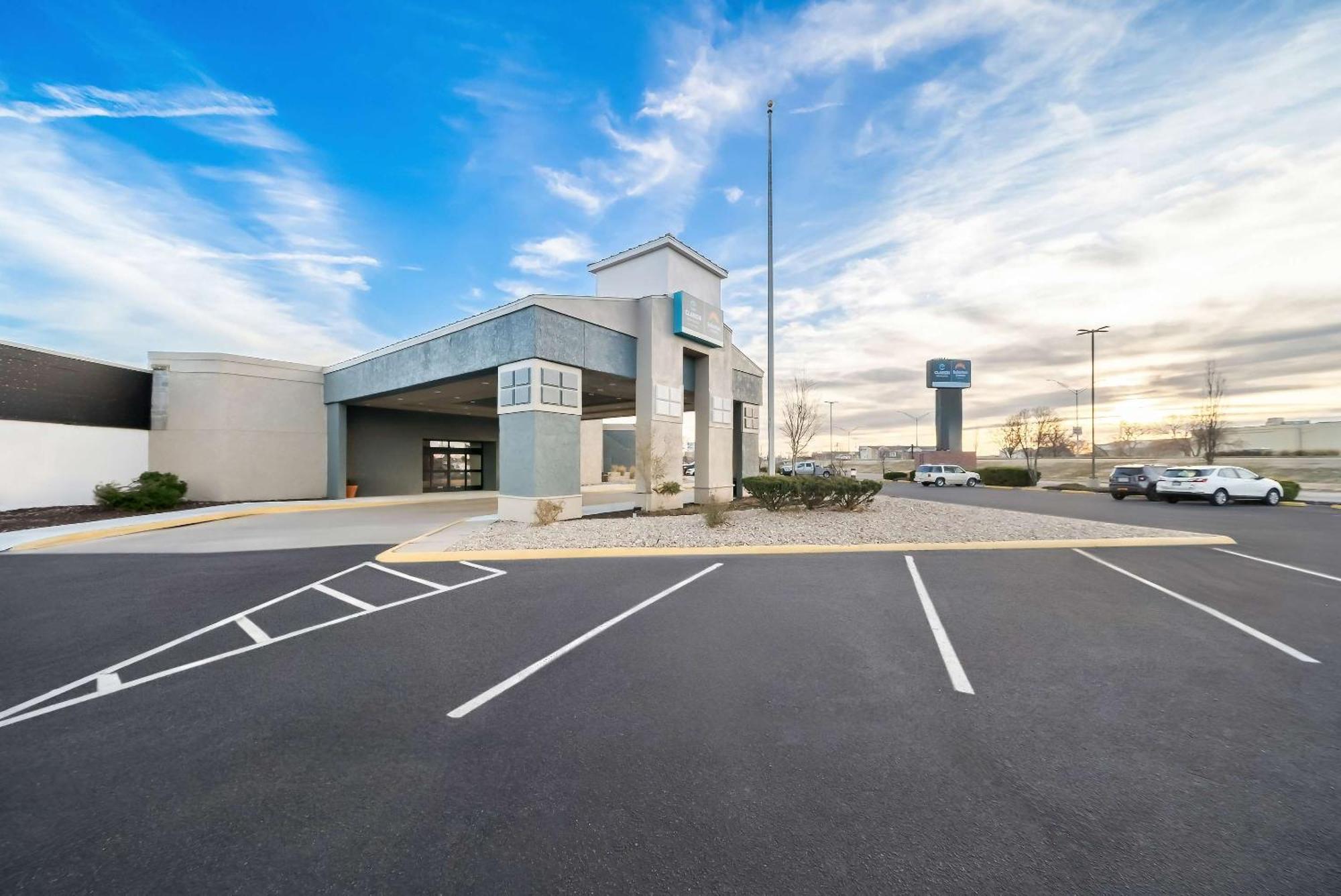 Clarion Inn & Suites And Convention Center Kearney Eksteriør bilde